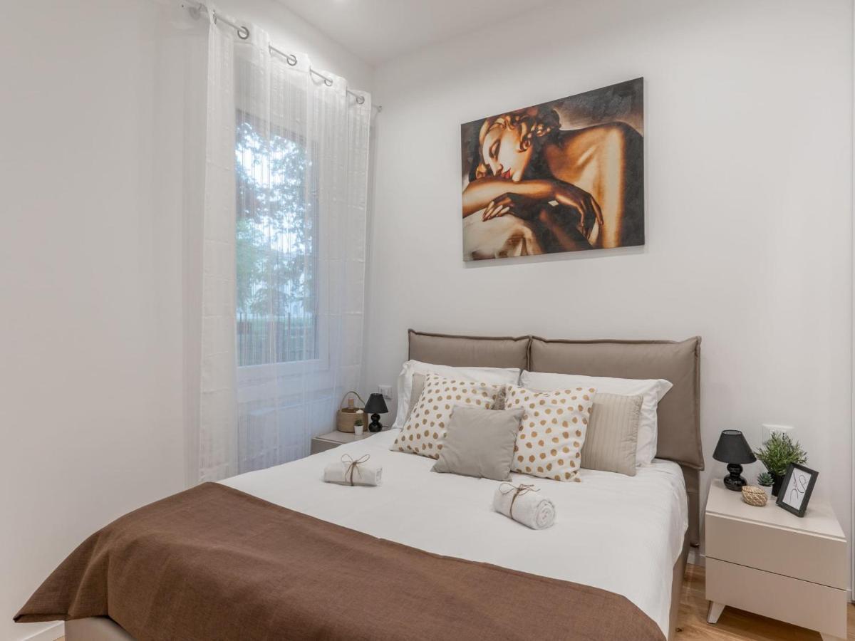 The Best Rent - Gorgeous One-Bedroom Apartment In Ticinese Milano Esterno foto