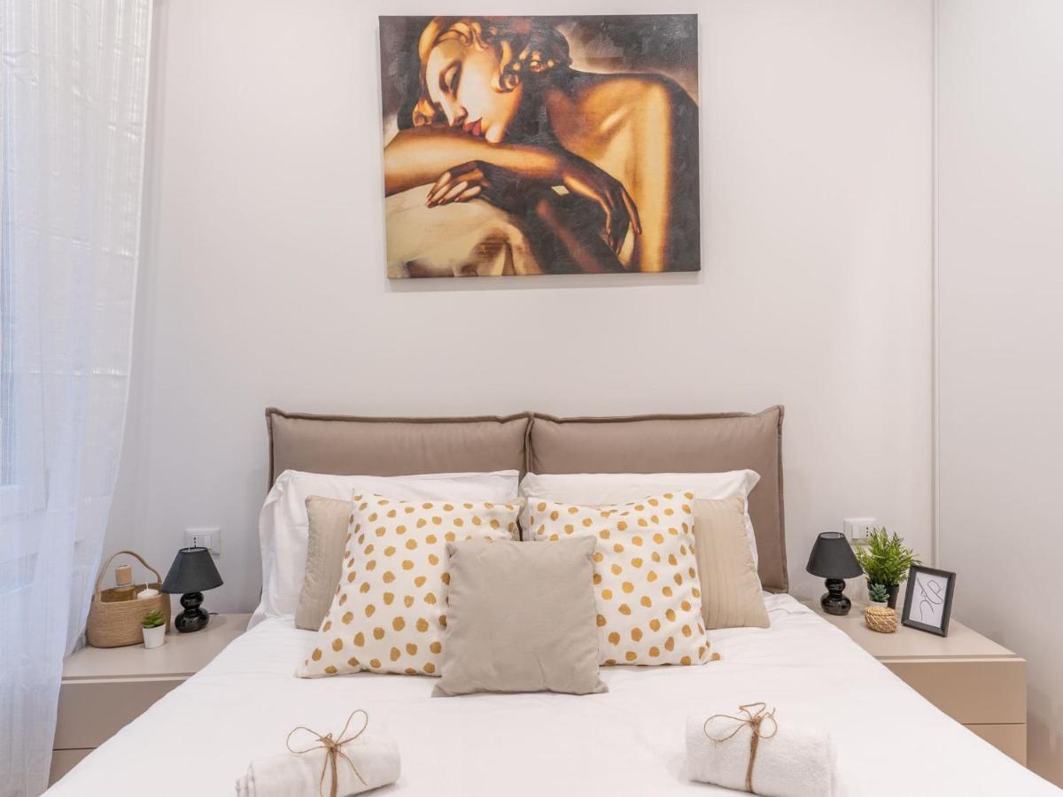 The Best Rent - Gorgeous One-Bedroom Apartment In Ticinese Milano Esterno foto