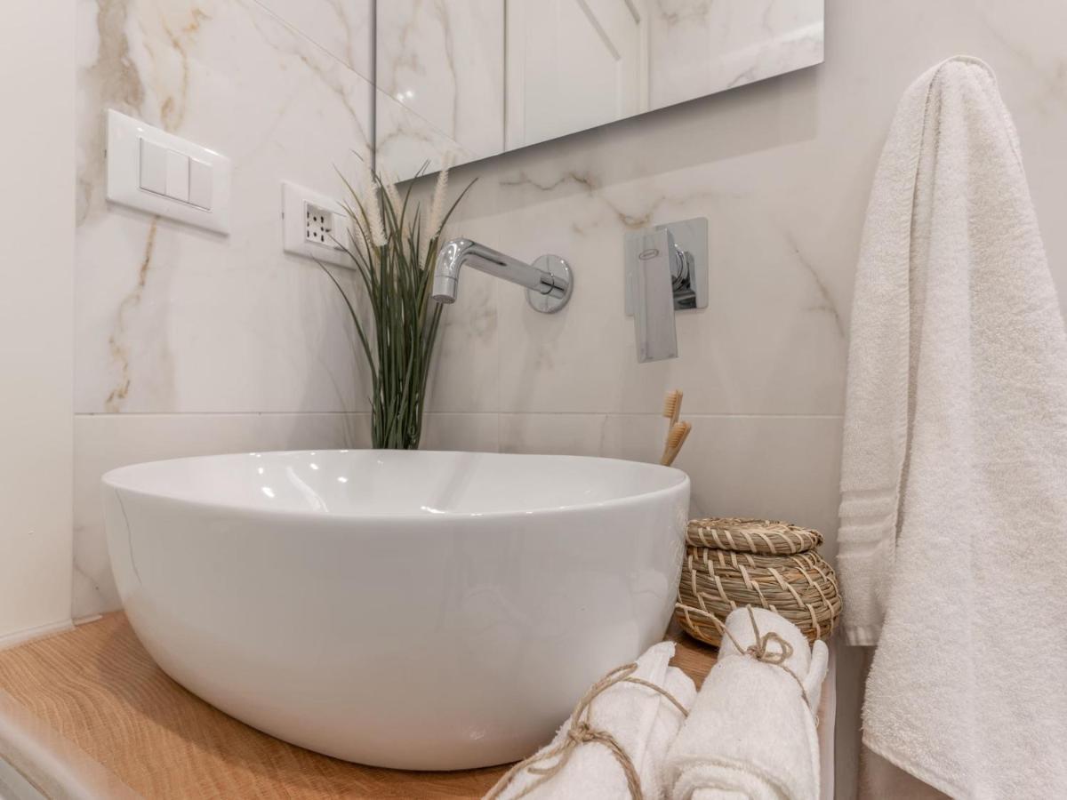 The Best Rent - Gorgeous One-Bedroom Apartment In Ticinese Milano Esterno foto